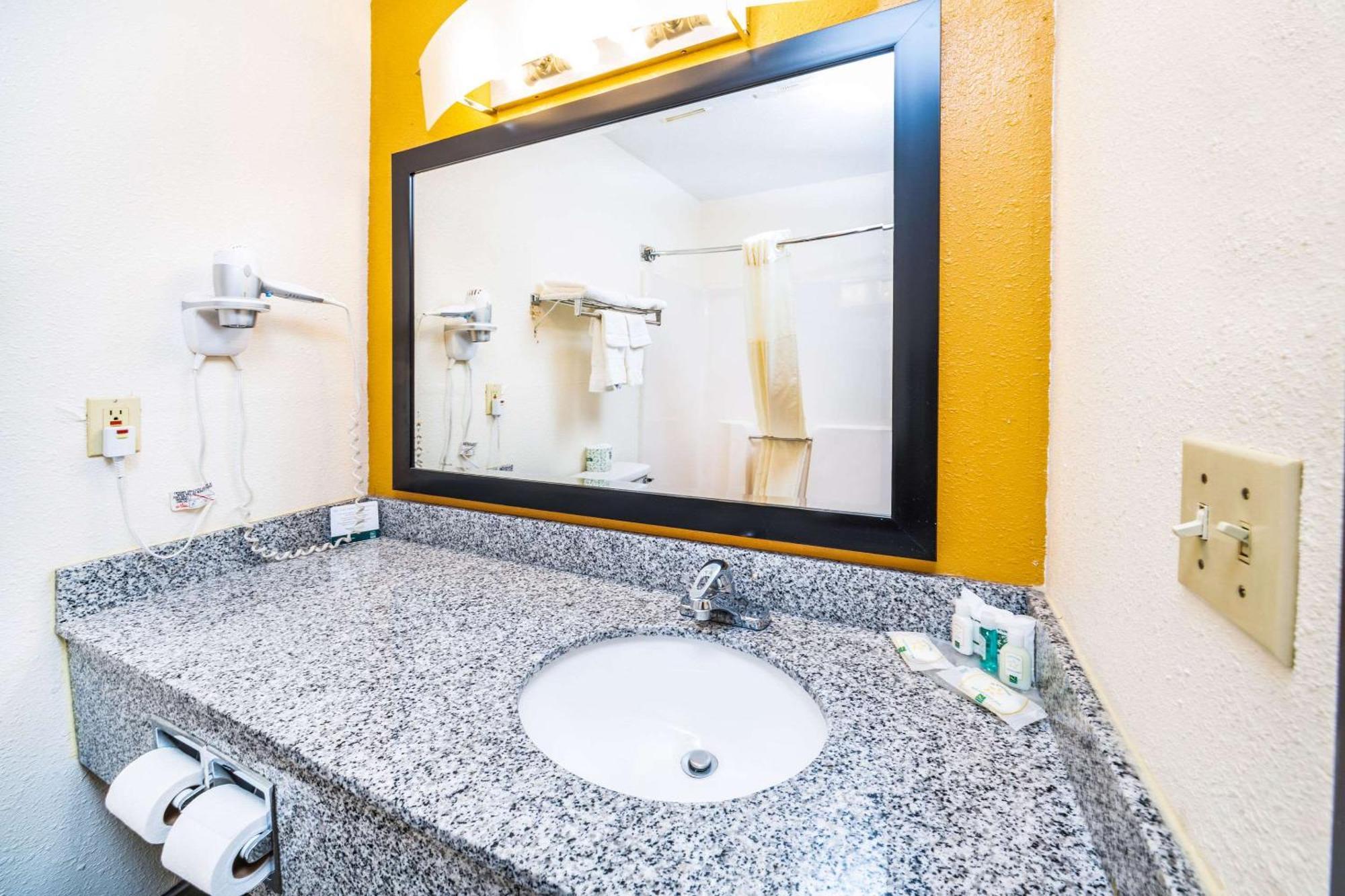 Quality Inn & Suites Danville Esterno foto