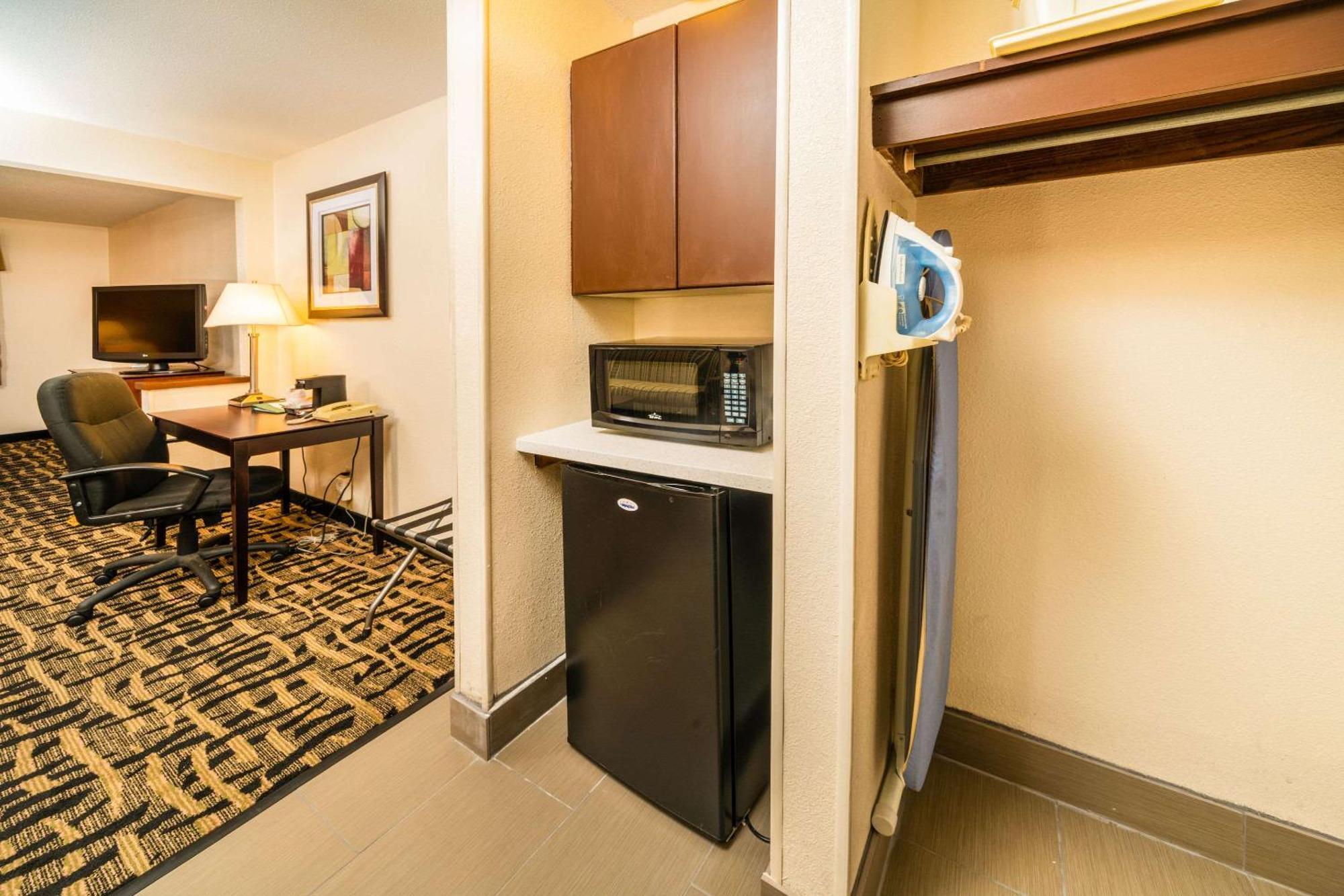 Quality Inn & Suites Danville Esterno foto
